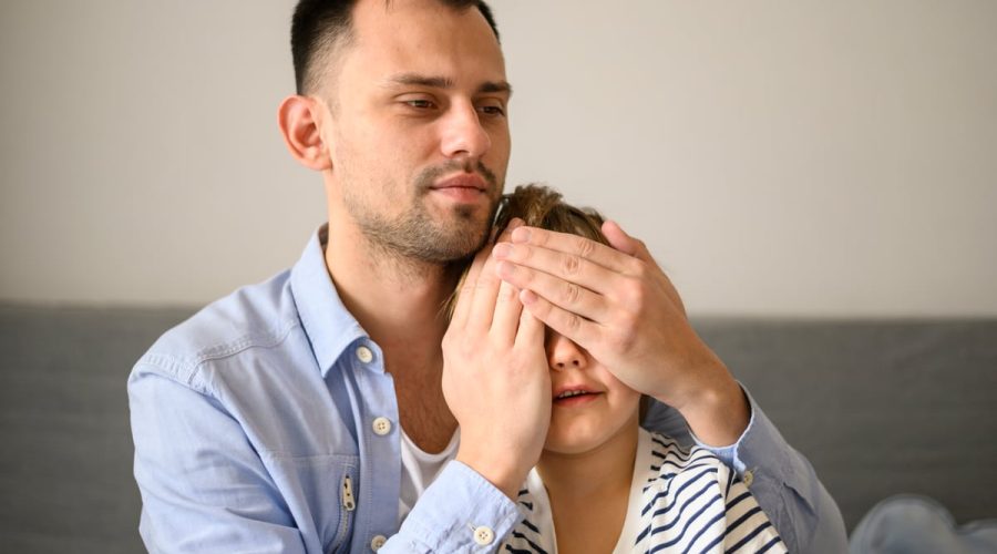 A különélő szülők jogai iskolában, ha intézkedni kell